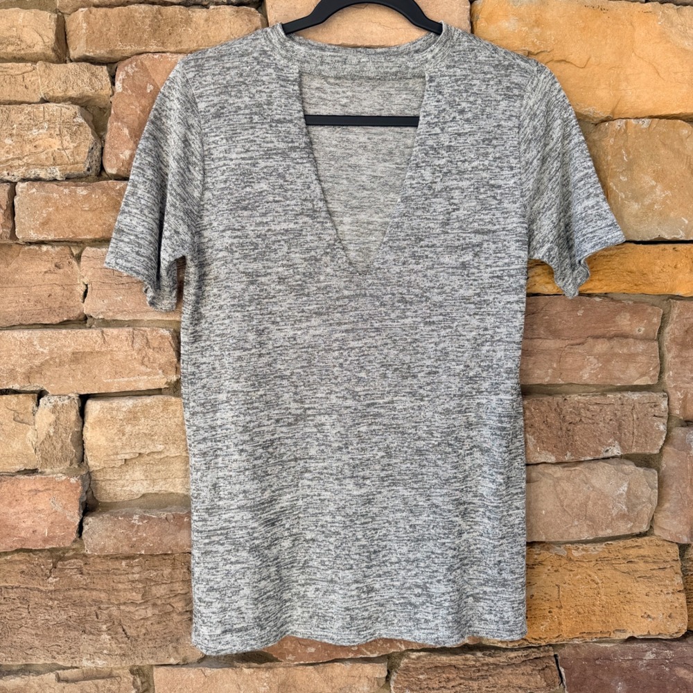Karlie Medium Grey Heathered V Neck Knit Cutout Short Sleeve Women Top Moto